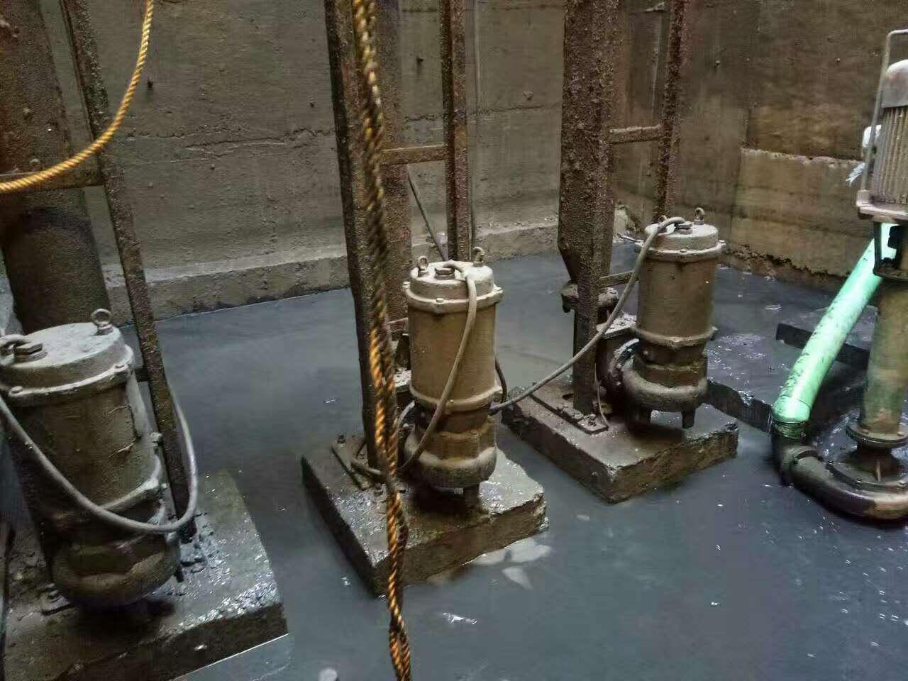 桑植污水池清理